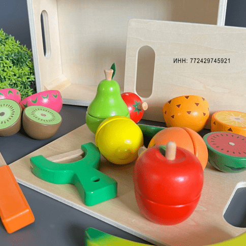 Развивающий сюжетно-ролевой набор деревянных 3D продуктов для нарезки с разделочной доской «Готовим Фруктовый Салат» | Игрушки для детской кухни фото 3